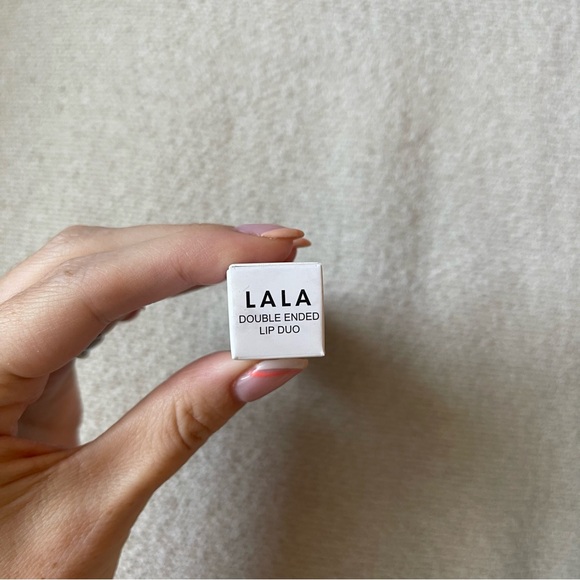 GIVE THEM LALA Beauty Matte & Moisture 2 in 1 Lip Duo Wand In Birthday Suit - Picture 7 of 8